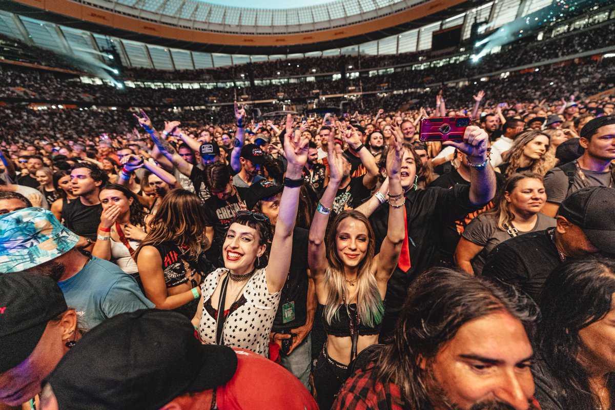 Hit after hit - you get the picture 🤘

#CalabashSA2025 #GreenDay #TheOffspring #Fokofpolisiekar