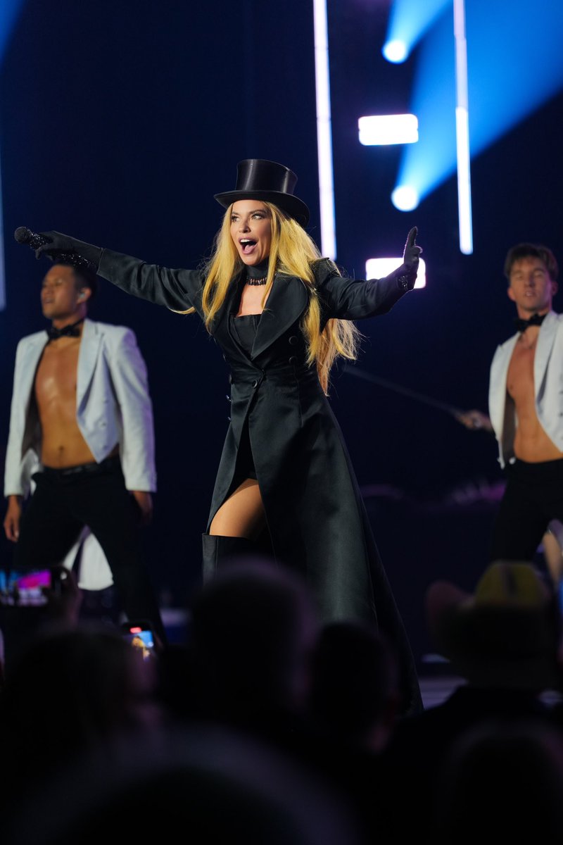 ShaniaTwain's tweet photo. Night one of the final run made me feel 🤪🥳🤠🤗 and I think these photos sum that feeling up pretty well! 😂 The celebrations are rowdy - on and off stage!! Great energy from the crowd… I’m expecting big things from you guys who are coming on Friday &amp; Saturday night! 😜 https://t.co/eUgK2GxPAw