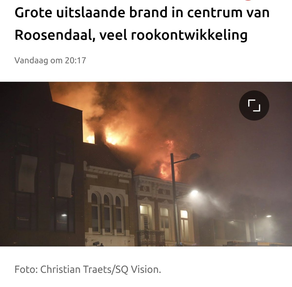 maartenbrink's tweet photo. Op de Markt in het centrum van Roosendaal is een grote brand uitgebroken in een oud-horecapand. De rook trekt over de stad heen.

https://t.co/0SkOWbde0S
#roosendaal #brand #brandweer #politie https://t.co/vHr0IEjTJz