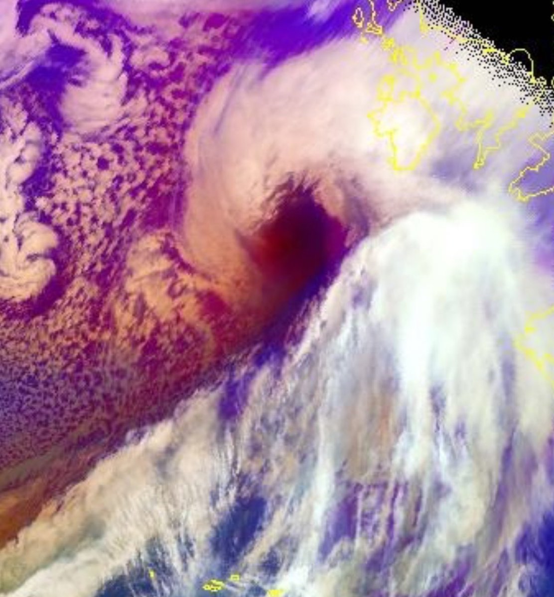 Thanks for all the reports and comments sorry I can’t reply to all. Please take care during the storm and don’t take any risks to capture photos or videos. If you want to support what I do you can via the link in my profile.