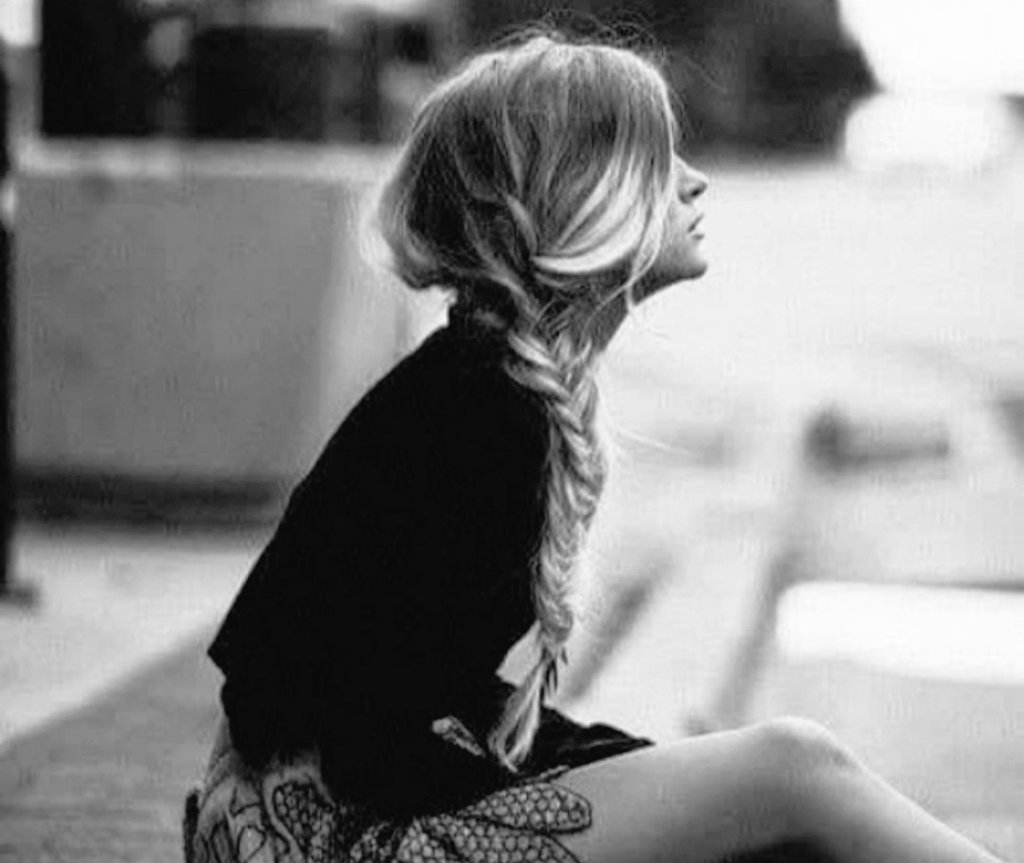 trinidadclara's tweet photo. "Conocerás el amor de tu vida,
Cuando te sostenga la mano 
Y notes que lo que te sujeta 
Es el corazón."

Buenas noches 💫 a soñar bonito 💋

#FelizNoche #FelizViernes 💫🌹 https://t.co/ILoHCwIVgD