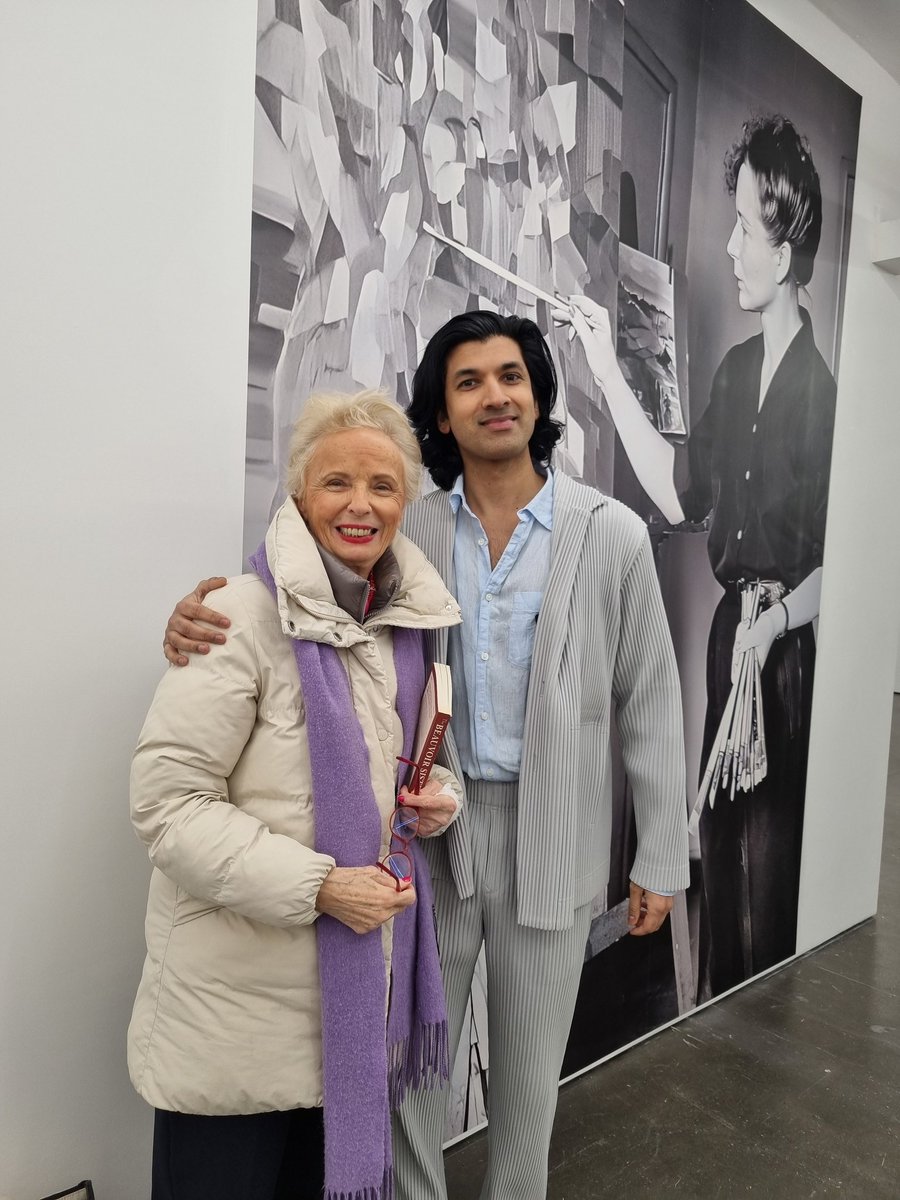 Hélène de Beauvoir, est une superstar à Londres ce soir grâce au brillant Amar de la galerie Amar qui présente une centaine de tableaux de la sœur cadette de #simonedebeauvoir. Il y a foule. Quel moment émouvant pour une grande artiste-peintre ! <a href="/ActuElles/">ActuElles – France 24</a> <a href="/afpfr/">Agence France-Presse</a> <a href="/womensart1/">#WOMENSART</a>