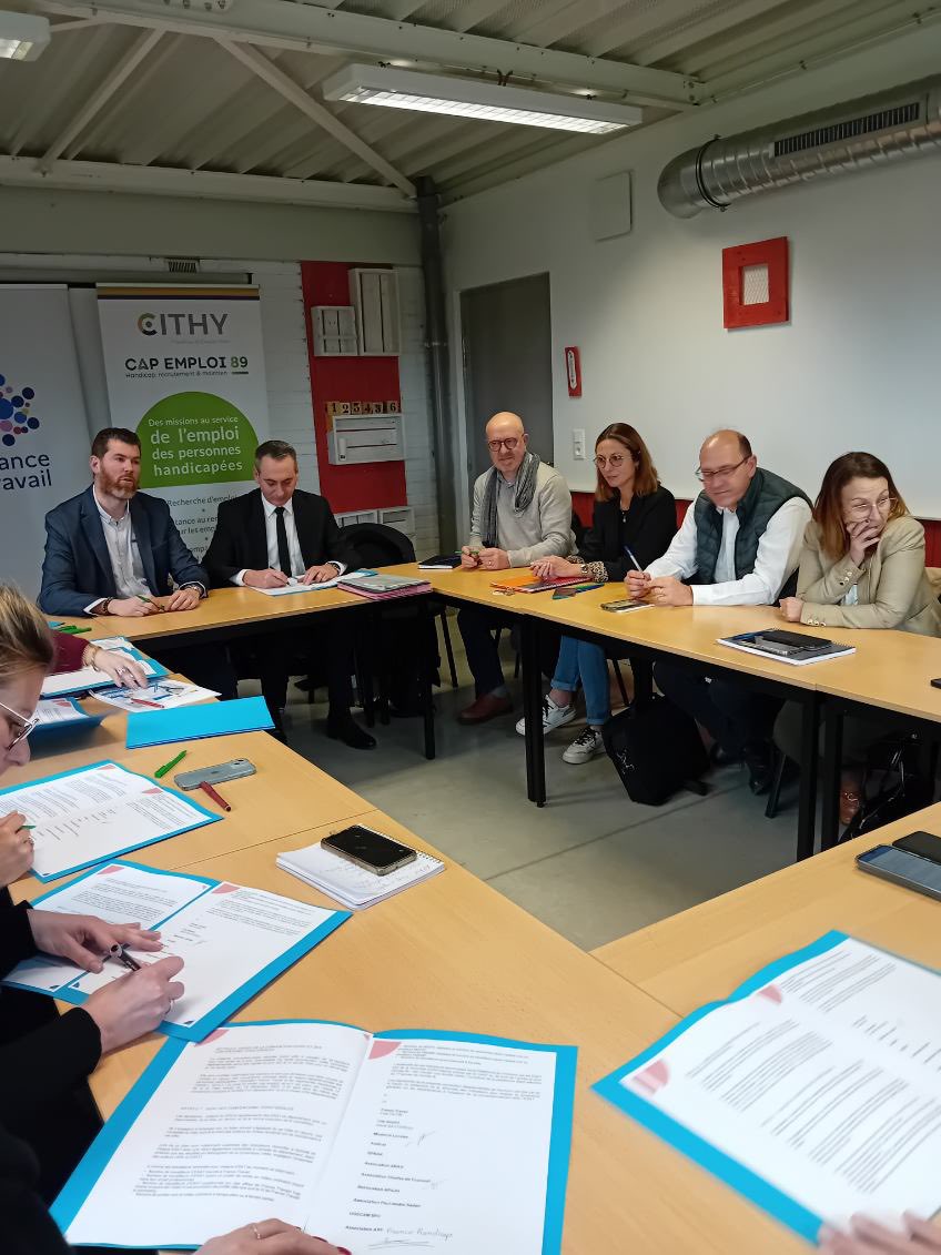 ✅ Aujourd’hui signature à #montholon d’une convention cadre avec <a href="/capemploi/">Fabrice De Cafmeyer</a>, les missions locales et les 7 ESAT du département afin de favoriser l’inclusion des personnes en situation de handicap en milieu ouvert. Nul n’est inemployable!