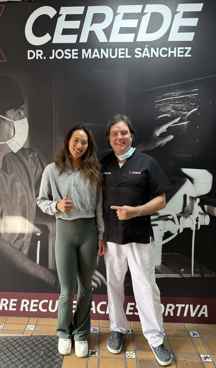 Siempre es un placer recibir en nuestra clínica a la tenista Zheng Qinwen, medalla de oro en las Olimpiadas de Paris 2024 y quinta mejor jugadora del mundo en el ranking WTA. Comprometidos con nuestras deportistas!!