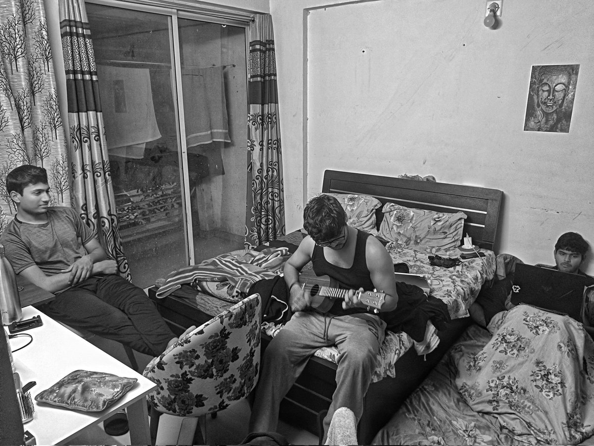 _Gauravshukla_'s tweet image. तीन बेरोजगार goats!🐐