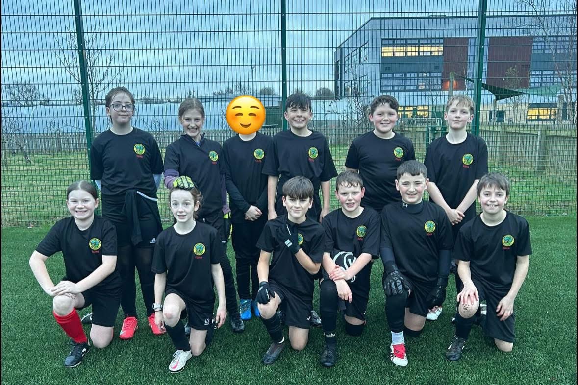 A huge congratulations to our P6/7 Duns Football Team who took on their first round of games in the Kelso Football League tonight. They came away with 3 wins and a draw, not conceding a a goal in any of their games. Their results was as follows;

1-0 
0-0 
2-0 
6-0

👏🏼🌟👏🏼🌟👏🏼