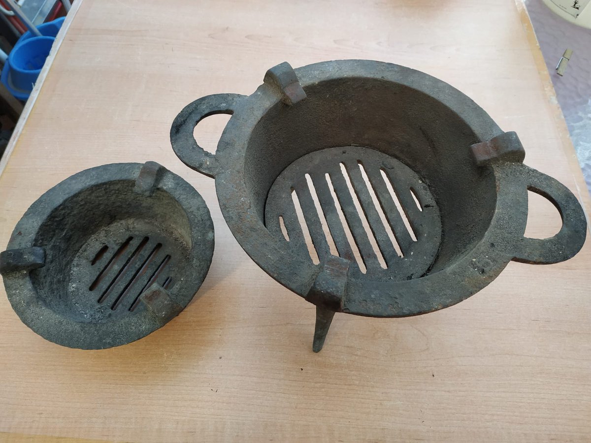 JuanLaMontera's tweet photo. #ANAFRE Antiguo artefacto de hierro fundido, donde se cocinaba. Poniendo las ascuas de la lumbre dentro.
#Tradiciones #Costumbres #ViejosEnseres
#EspañadePueblo https://t.co/BnnPbDtFtI