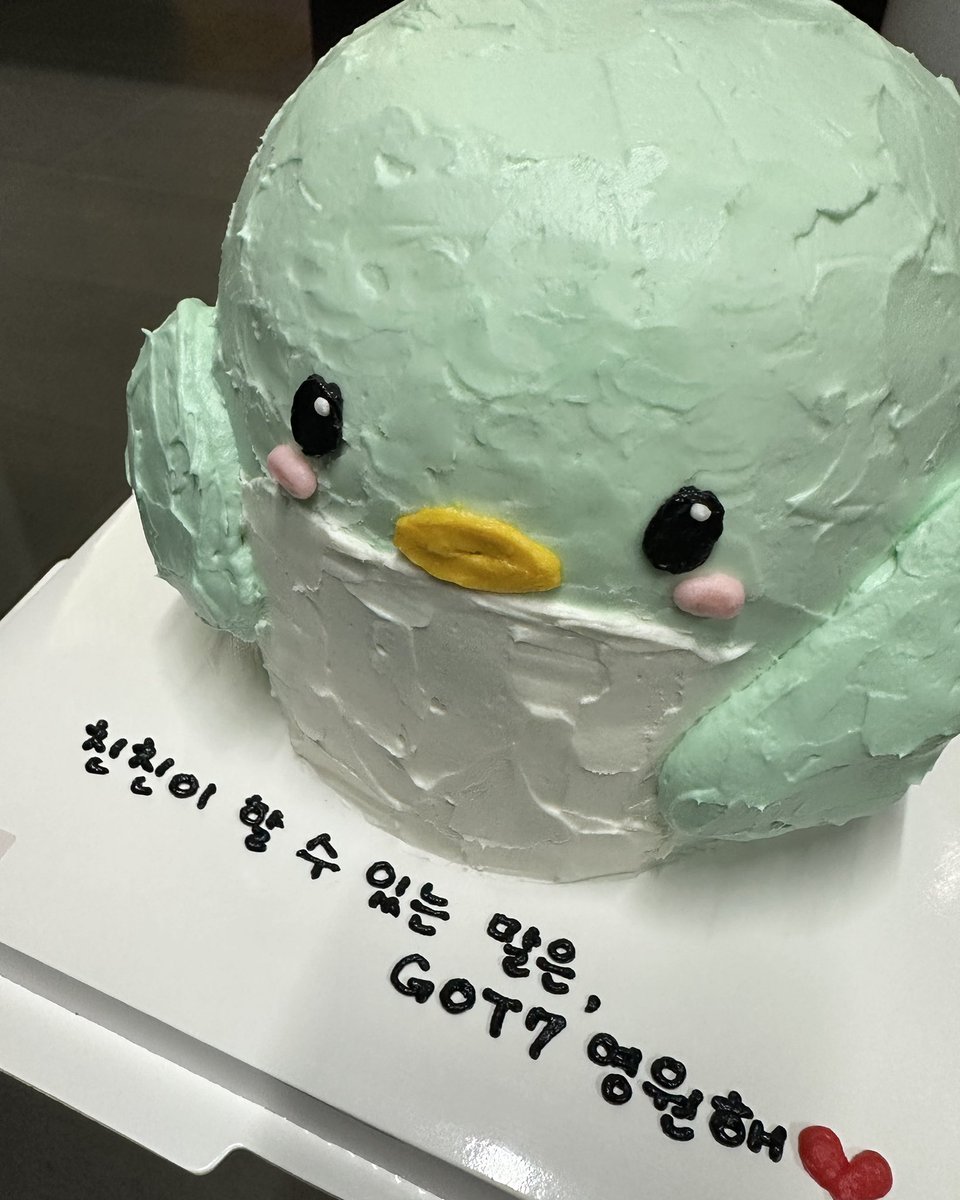 mbcbf_bf's tweet photo. 오늘의 우리는 '장담' 꼬옥 기억하기로

+) 오늘 멤버들의 내 노래 설명 듣고 나니까
이번 앨범 더 명반이다!!!!
잘 때도 끌어안고 자고 싶은 앨범
#WINTERHEPTAGON
전곡 재생 레츠고💚

++) 친친방에서 준비한 11주년 축하 케이크
마치고 무슨 맛인지 찍먹 해보는 🥹 https://t.co/OMzcP7a11f