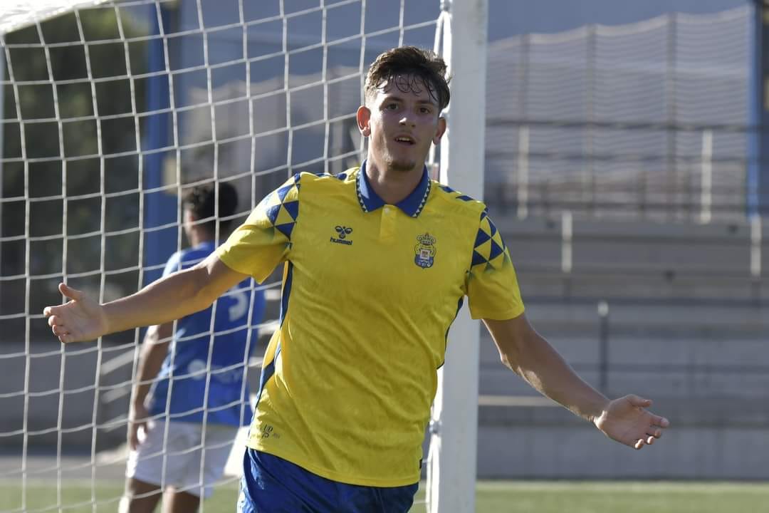 Antonioleonrgue's tweet photo. El delantero majorero @abrahamhv8 Abraham Hatchuell del @CdTinajo pichichi de la 1ª vuelta de la Regional Preferente con 15 goles seguido de Iván García de la @UDLP_Cantera Las Palmas Atlético con 13, además de Marco Gutiérrez con 12 .

👀Tabla completa👇

https://t.co/Ni35cfmDWg https://t.co/ic2PCOJXUy