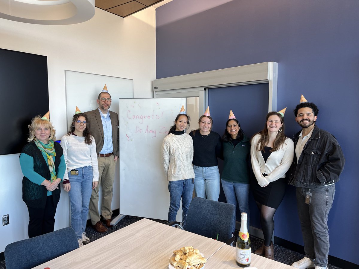 YoungLabVU's tweet image. Congratulations to Dr. Amy Zheng, who defended her dissertation this morning! This is #10 from the Young Lab!