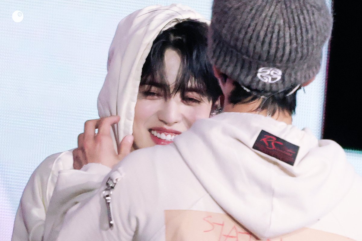 courunx's tweet photo. 241013 SEVENTEEN RIGHT HERE IN GOYANG  

 앙탈..🍑

#SEVENTEEN #SCOUPS 
#승철 #에스쿱스 #エスクプ https://t.co/UyY43gJ9Kl