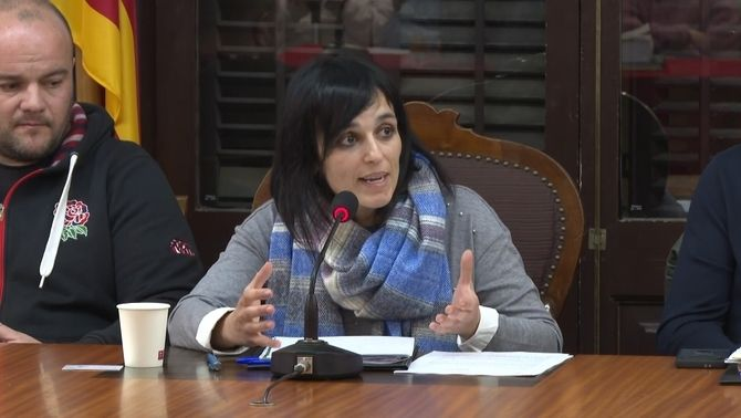 CatalunyaRadio's tweet photo. #ÚltimaHora Sílvia Orriols perd la qüestió de confiança a Ripoll i l'extrema dreta pot perdre l'alcaldia: l'oposició té 30 dies per conformar una alterativa
https://t.co/i3SNKoUO3o https://t.co/iJETznrNUT