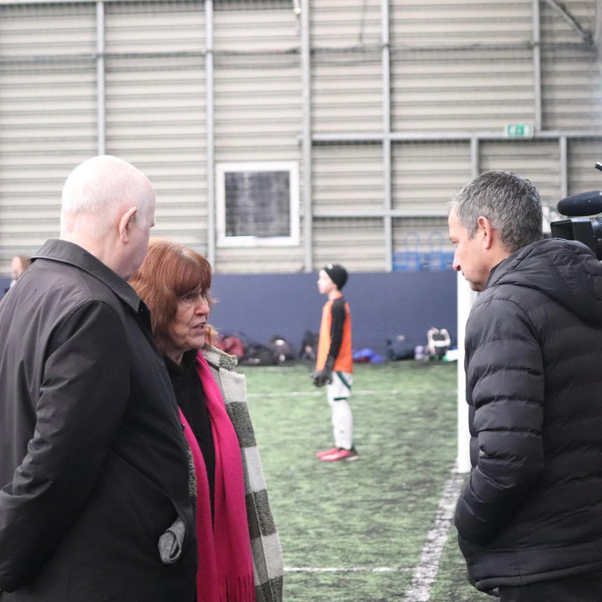 This morning, Margaret and Barry had the pleasure of visiting The Lions Centre at <a href="/Millwall_MCT/">Millwall Community Trust</a>, where local schools came together to play for the Jimmy Mizen Cup.

🏆 Well done to Twin Oak Primary for  winning the cup, and a big thank you to everyone who took part.