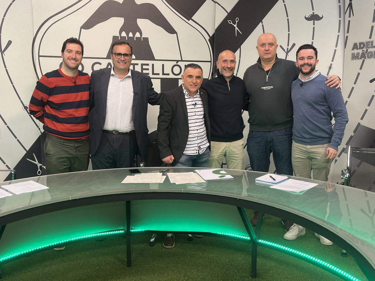 LAlbinegra's tweet image. 📢 Afición!!

En menos de 1h arrancamos un programa con mucho que analizar de la mano de @Santipdf y Toni Hernández 

Cambio de míster, análisis del rival con @MiguelFernandi y sección peñas con @MiroDaCosta712 de @pazulwences 

A las 21:30h en @TVCS_, no os lo perdáis!!

#PPO