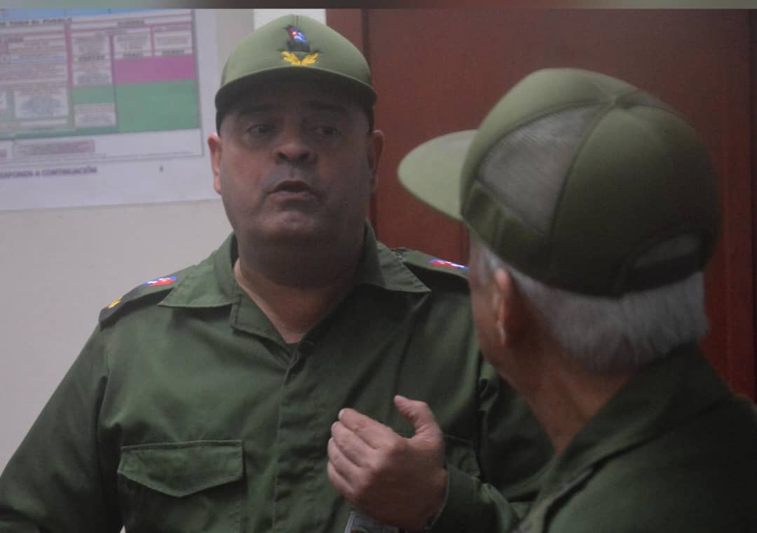 🇨🇺 Como parte de la segunda jornada del Ejercicio Estratégico #Bastión2024, el General de Cuerpo de Ejército Joaquín Quintas Solá, Jefe de la Región Estratégica Central, recibió información de cada uno de los ejercicios tácticos realizados en la Región Operativa Villa Clara.