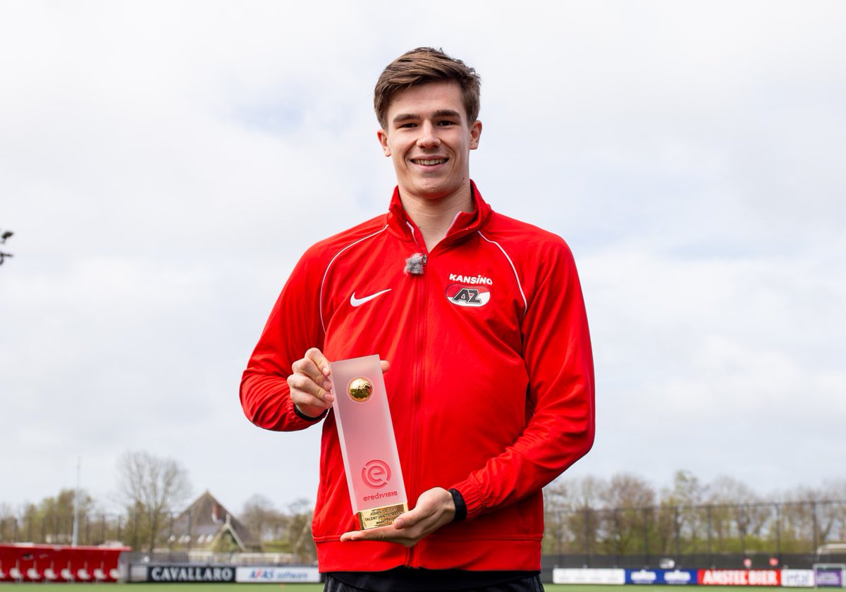 We mogen de ouders van Wouter Goes bedanken. Wat een ventje, wat een bizar goede speler en wat is hij ongelofelijk belangrijk. 

In een week tijd Brobbey, Weghorst, Haller én Dovbyk in zijn broekzak. Ruzie gemaakt met Dybala en Hummels, 0 gehouden en een bloedlip voor de foto’s.