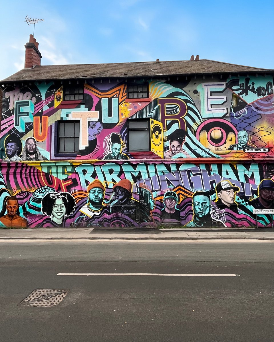 This is still one of the most eye-catching buildings in Birmingham!! The superb street art work by Gent 48 is on the brilliant Suki10c, located on Meriden Street ♥️