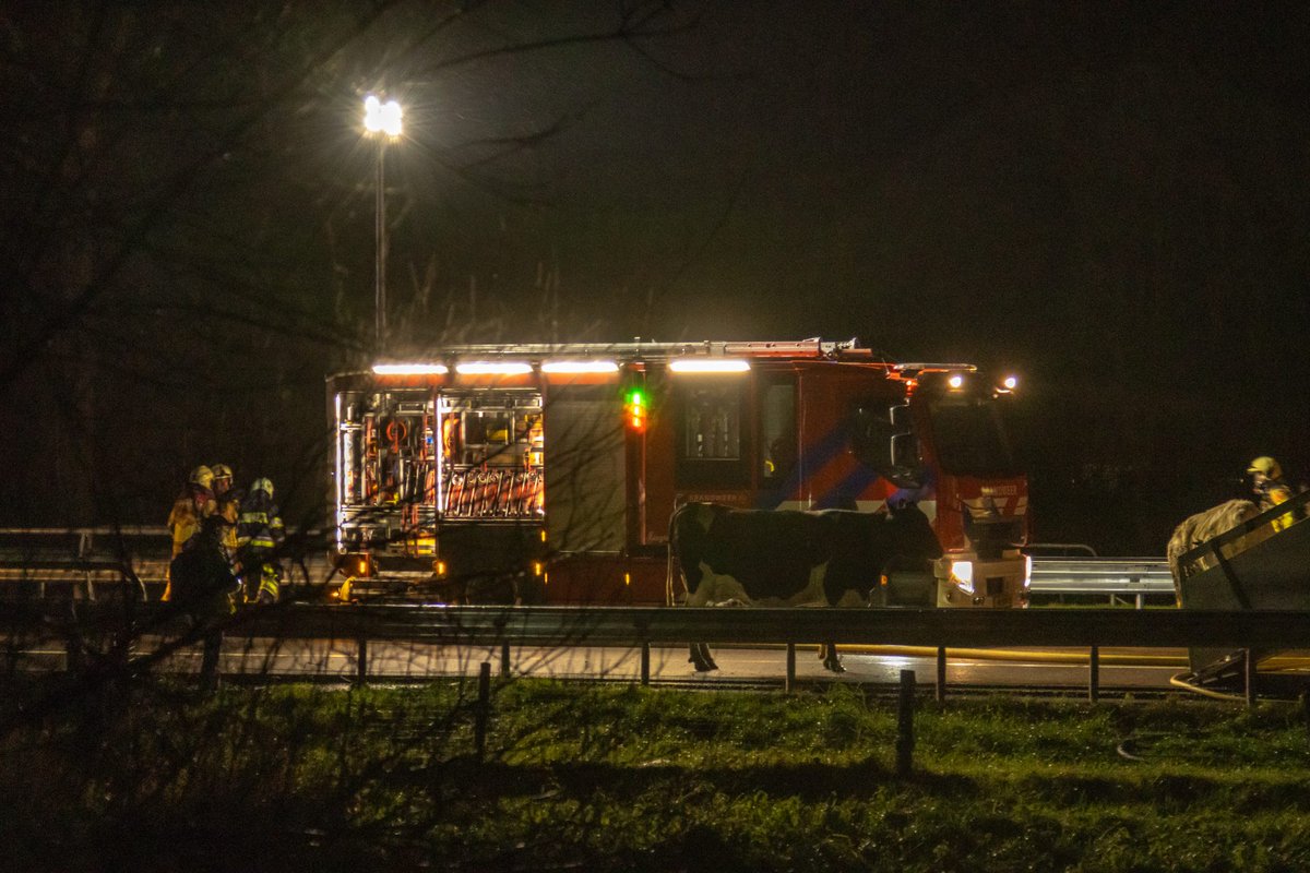 Vrachtwagen in de brand op A7 bij Oudehaske