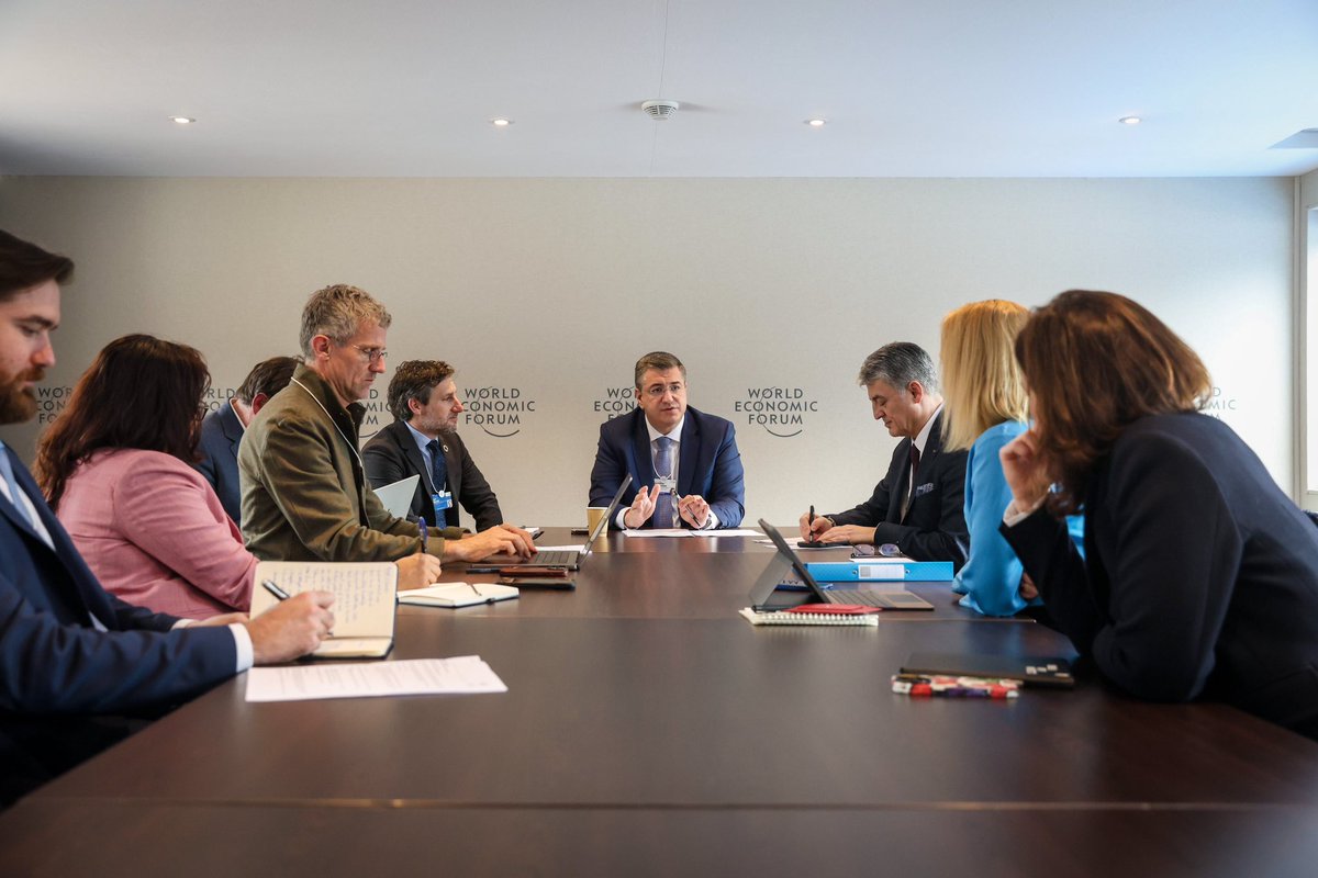 Today, I discussed the future of electric vehicles – the critical decisions &amp; practical solutions we need to ensure EV adoption, strengthen competitiveness, and achieve emissions reduction targets. Together, we can drive change.  
 
🚗 On 30 January President <a href="/vonderleyen/">Ursula von der Leyen</a> will