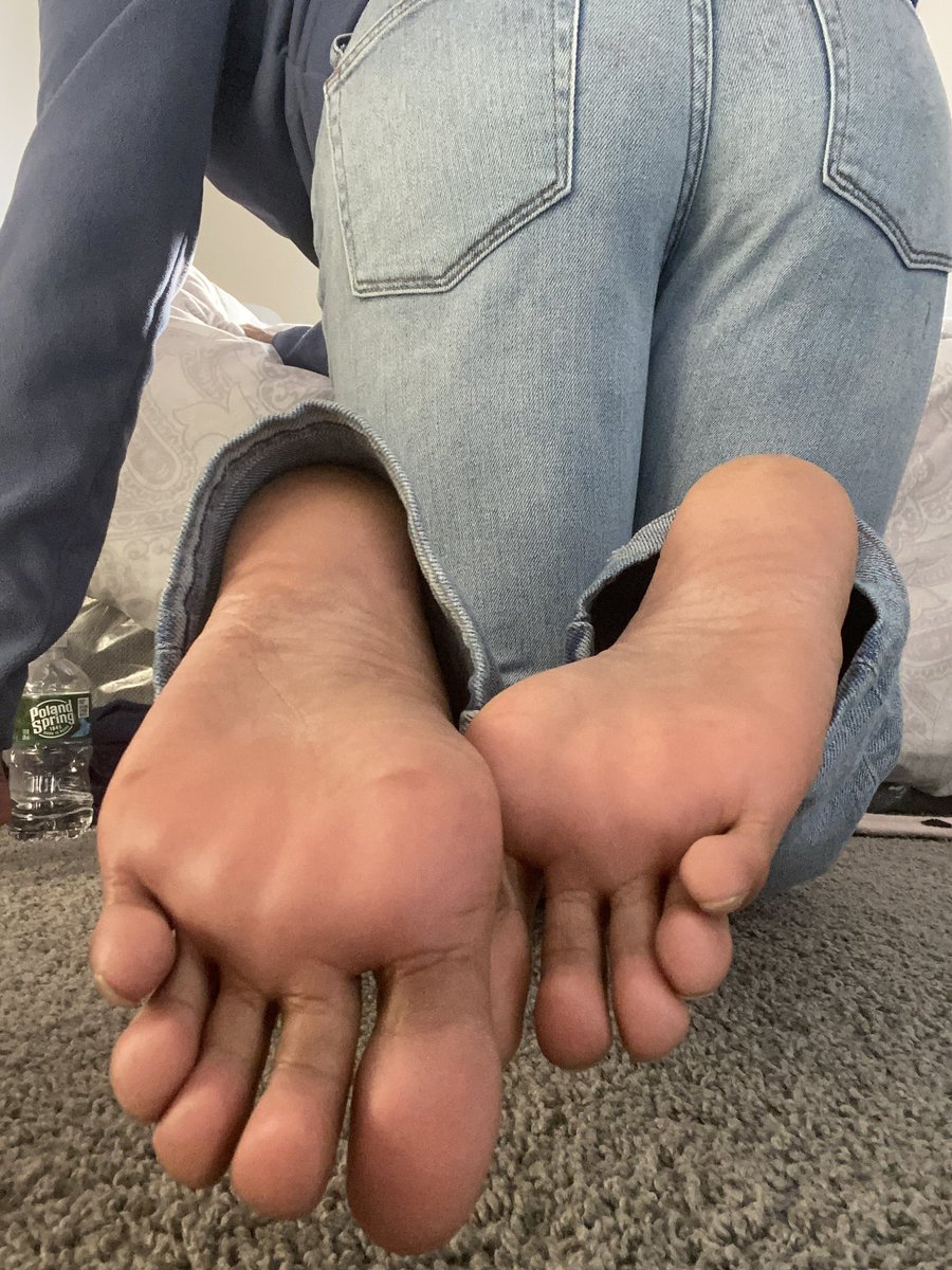 MichelleTaresa's tweet photo. toes so grippy 👅 soles so smooth 💋 

femdom cashcow feet soles bdsm fetish kink paypig humanatm finsub beta cuck loser sissy buying selling prodomme dominatrix rtsub cashmeet https://t.co/zaXuFCgpV3