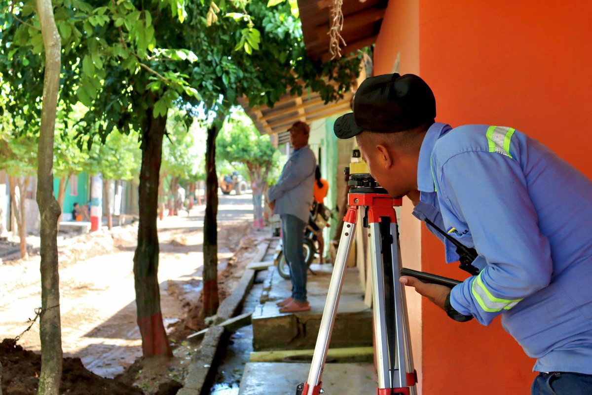 AndresAldanaPa's tweet photo. El programa Obras para Avanzar Unidos llega a los barrios de Sincé. El primer turno es para Villacoral con alcantarillado y pavimento que ya están en ejecución. ¡Cumplimos nuestra palabra! https://t.co/GNOizEg0Cs