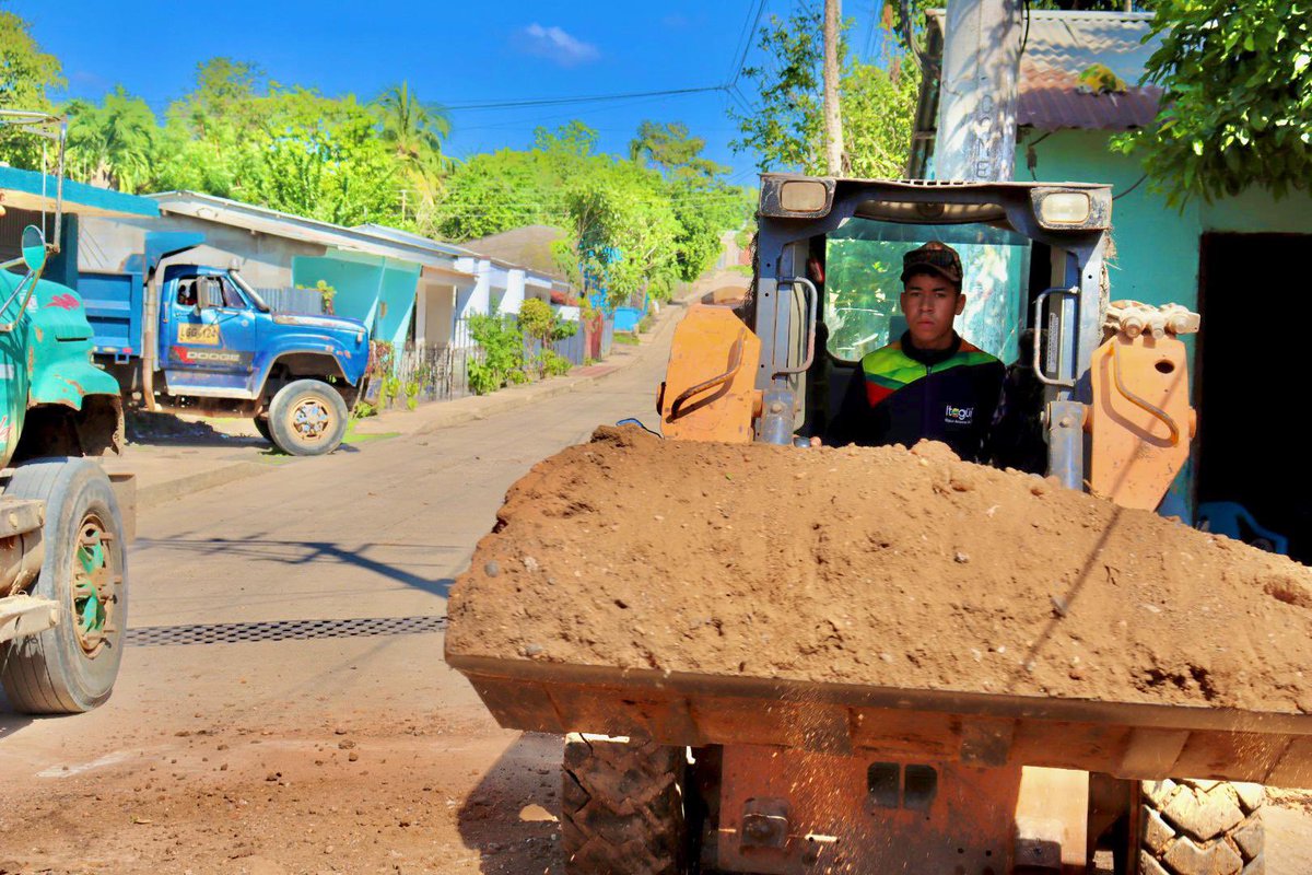 AndresAldanaPa's tweet photo. El programa Obras para Avanzar Unidos llega a los barrios de Sincé. El primer turno es para Villacoral con alcantarillado y pavimento que ya están en ejecución. ¡Cumplimos nuestra palabra! https://t.co/GNOizEg0Cs