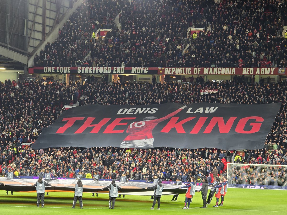 Stretford End Flags tweet media