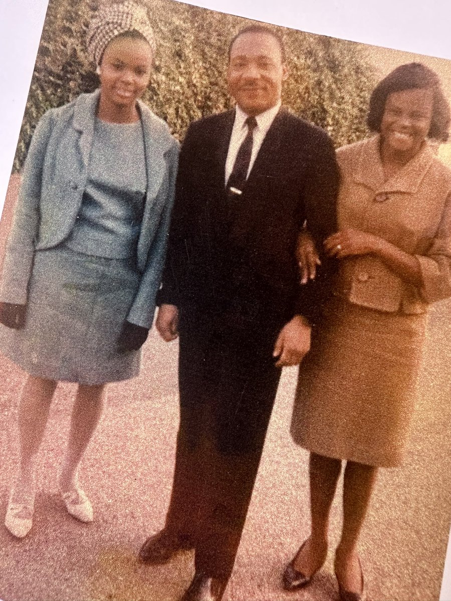 softinstabaddie's tweet image. grandma on the left, great grandma on the right. circa 1966 
🤎
#MLKInColor