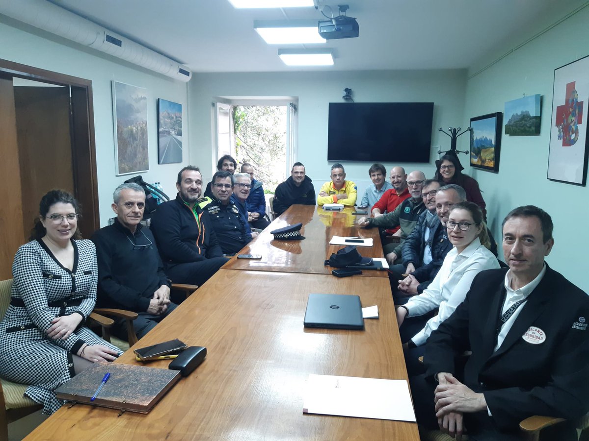 En Aquesta primera reunio de l'any 25 #SistemaDeMontserrat hem repasat les dades generals del 24 i continuant preparant els actes del Mil·lenari entre ells la setmana del <a href="/semgencat/">SEM. Generalitat</a> del 27/1 al 2/2 que donaran a coneixer els seus serveis als visitants de <a href="/montserratinfo/">montserratinfo</a>