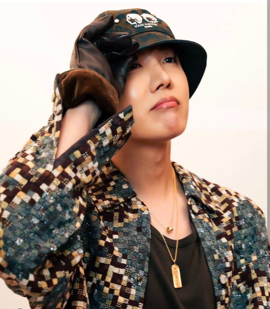 gemmaferna5199's tweet photo. LE PRINCE J-HOPE AU GALA 
J-HOPE AT LE GALA DES PIÈCES JAUNES 
#jhope_at_GalaDesPiècesJaunes
#GalaDesPiècesJaunes
#jhope_in_paris https://t.co/7tUajuXDx0