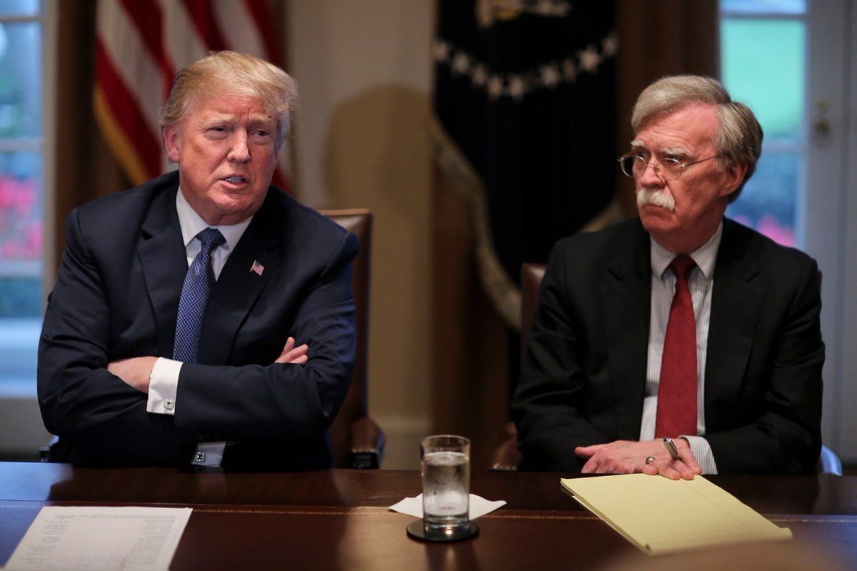 🚨⚠️Trump le quita la seguridad a su exasesor golpista que no sabía dar golpes de Estado 

El presidente de Estados Unidos le retiró la protección del Servicio Secreto a John Bolton, quien la había pedido por supuestas amenazas de Irán. Donald Trump le despidió en 2019 de su