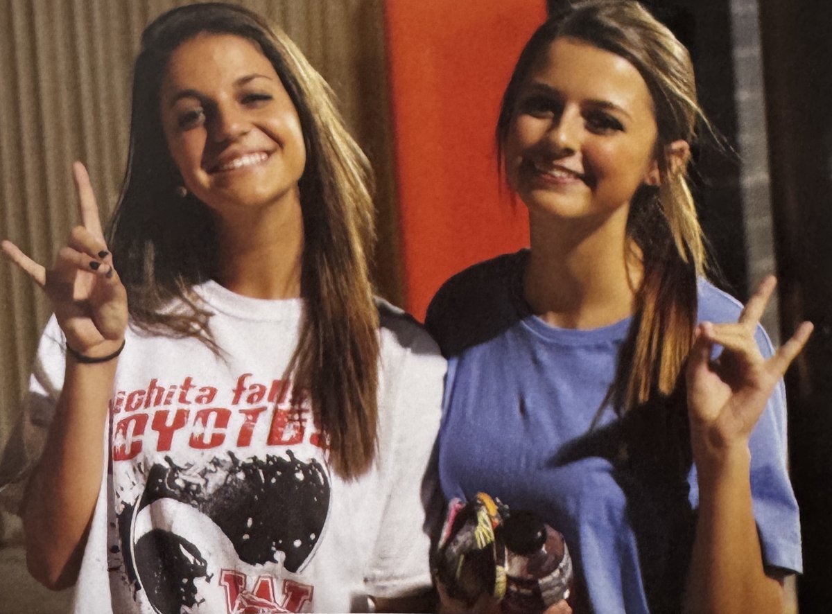 ⚡Throwback Thursday⚡
 
Payton Kelley and Lauren Givens showing their #SchoolSpirit and love for WFHS back in 2013!