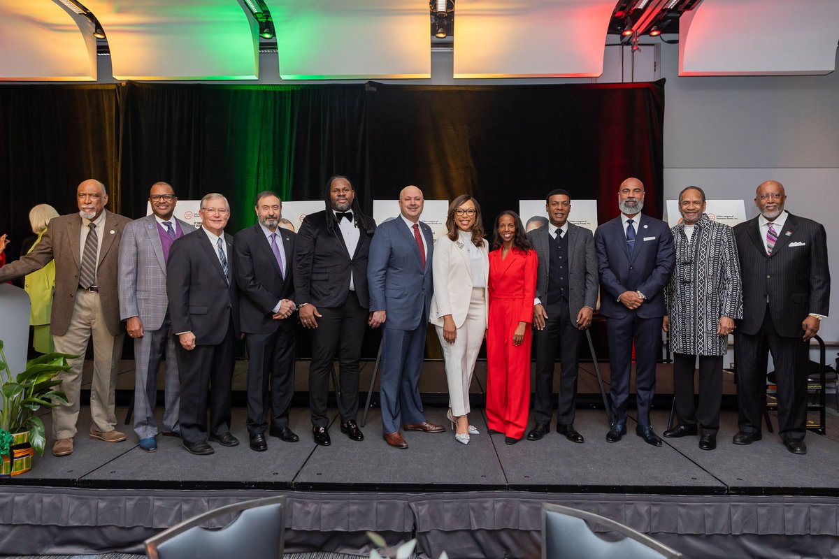 From inspiring speeches to powerful moments of connection, the 41st Annual MLK Community Leaders Awards was truly one for the books. Relive the highlights with the photo gallery on our website:

📸 ulhr.org/mlk-awards/#ga…