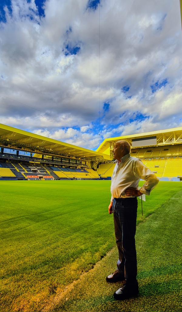 elficsio's tweet photo. Moltes gràcies a la familia del @VillarrealCF per recordar a mon pare. 
Segur que des de el cel ha disfrutat igual que nosaltres en el partit de hui .
#villarrealcfmallorca https://t.co/Dnr50RhG3x