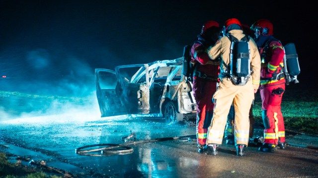 Auto volledig uitgebrand op de Zwaagweg in Woldendorp

Lees meer op:  buff.ly/40OfmNW