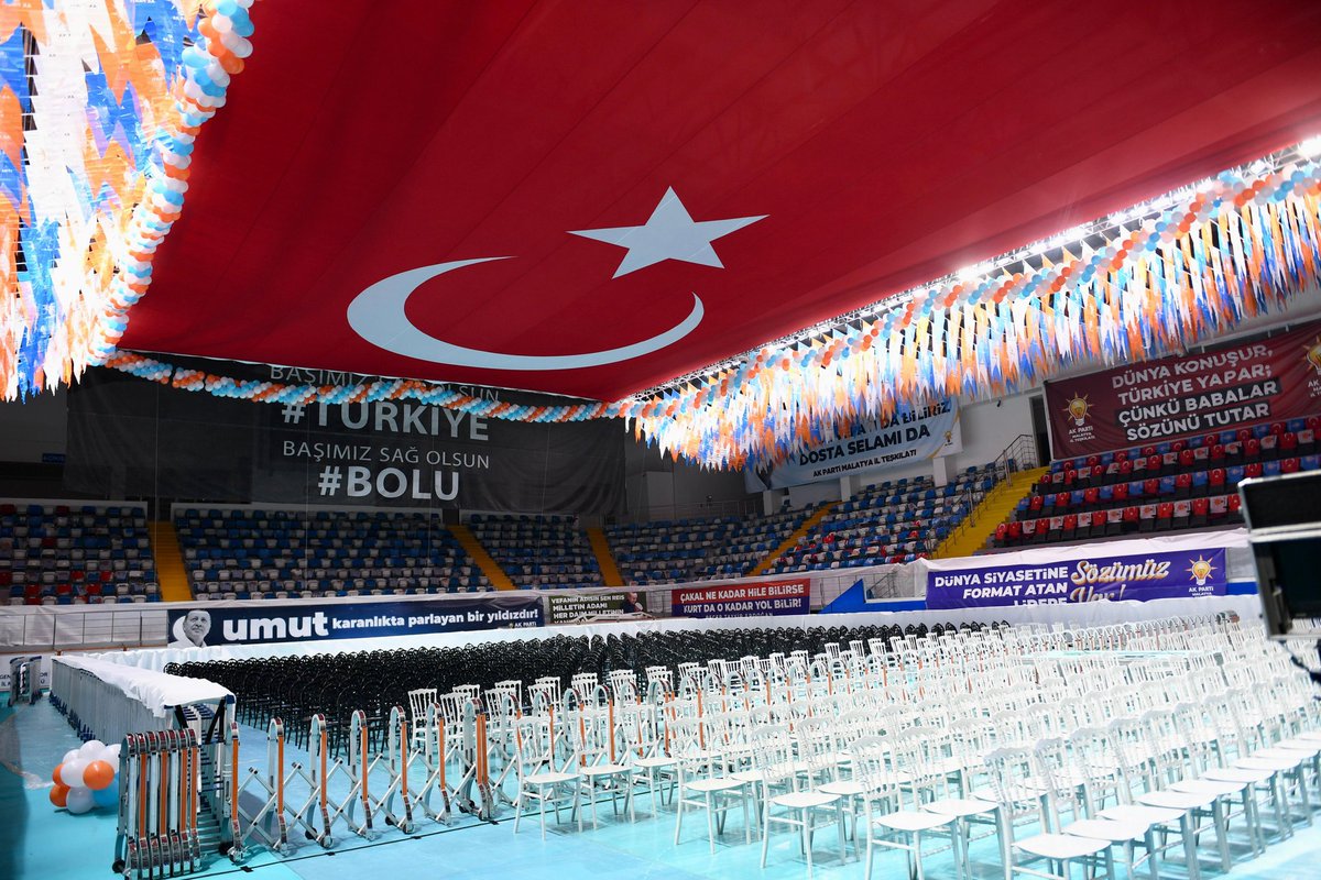 namikgorentr's tweet photo. Genel Merkez Koordinatör Başkanlarımızın katılımıyla Cuma günü gerçekleştireceğimiz İl Kongremiz öncesi, Merkez Kapalı Spor Salonu’nda yapılan çalışmaları yerinde inceledik.

Bu vesileyle, yarın düzenleyeceğimiz AK Parti 8. Olağan İl Kongremize tüm halkımız davetlidir. https://t.co/hVLFUeCbxc