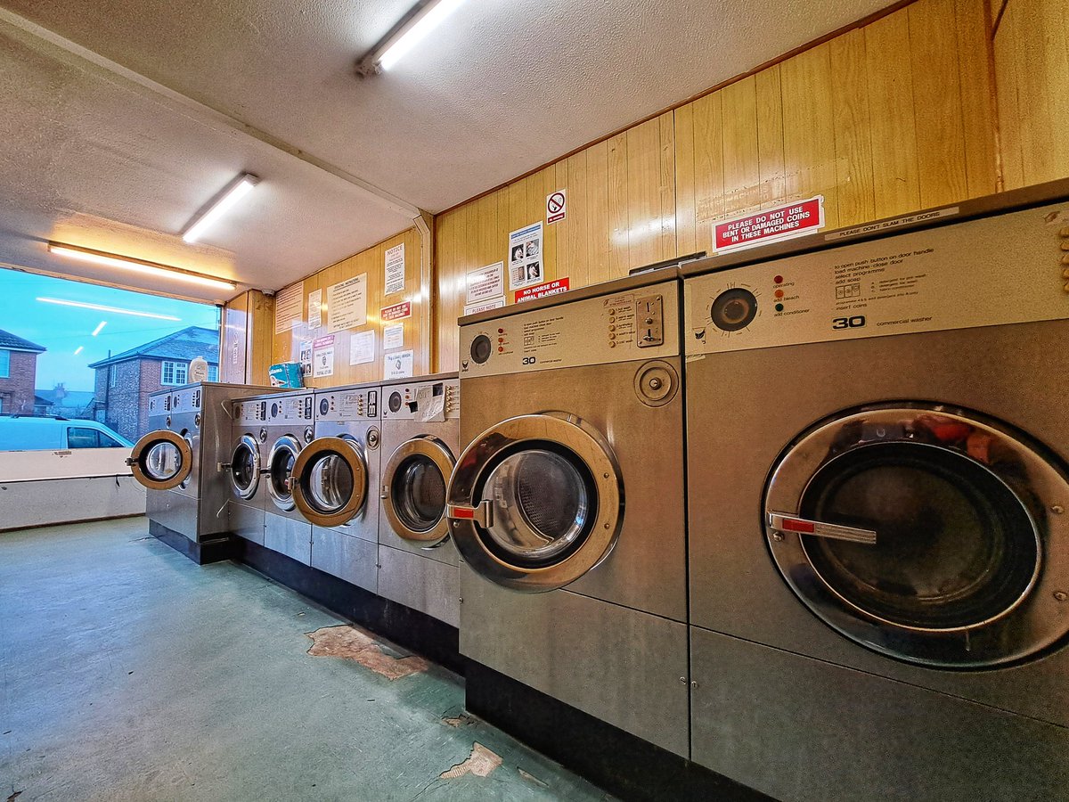 Danny_D_Pearson's tweet image. Reynalds Launderette 2025 

This building needs to be Listed 🖤
Part III

#Hitchin #Hertfordshire 
#coinlaundry @Launderettes1