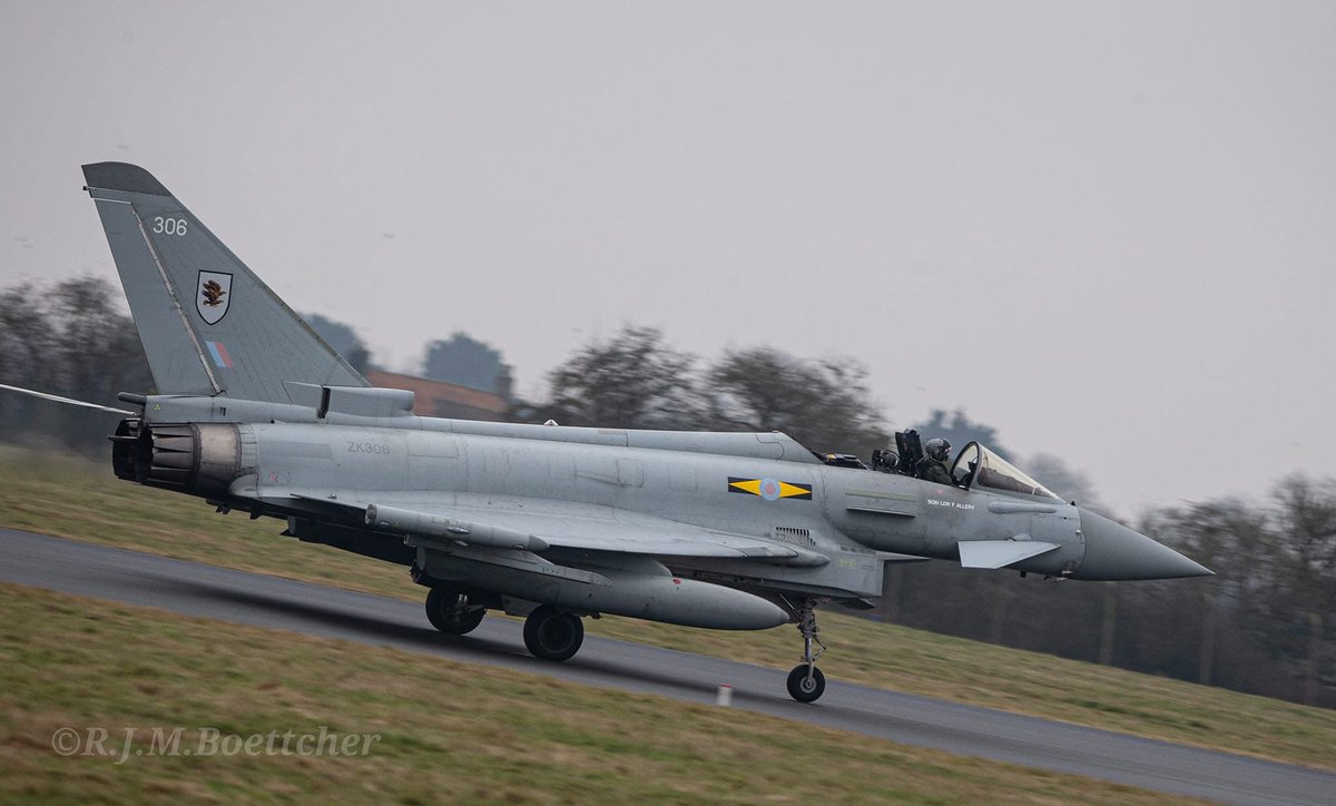 FHAeromedia's tweet photo. .@RoyalAirForce Eurofighter Typhoon landed today missing a canopy #bitnippy (๐ธ by Richard Boettcher)
@eurofighter @AviationWeek https://t.co/zV1n9R9SPO