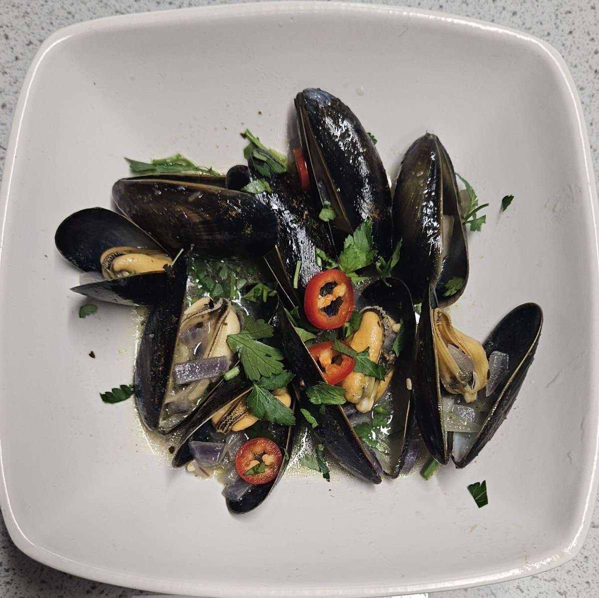 AmyCroucher_'s tweet photo. Year 10 students explored the sustainability, preparation, and cooking of mussels today! 🌊🦪 They made Thai Green Curry &amp; Italian Tomato &amp; Garlic. For many, it was their first taste—and they loved it! Huge thanks to @FoodTCentre, @HeroesFish, @OffshoreShellfish 🙌! @bmatsfg https://t.co/0l04kb9tCC