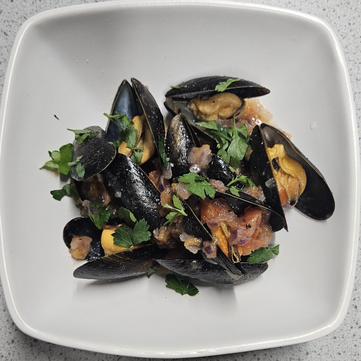 AmyCroucher_'s tweet photo. Year 10 students explored the sustainability, preparation, and cooking of mussels today! 🌊🦪 They made Thai Green Curry &amp; Italian Tomato &amp; Garlic. For many, it was their first taste—and they loved it! Huge thanks to @FoodTCentre, @HeroesFish, @OffshoreShellfish 🙌! @bmatsfg https://t.co/0l04kb9tCC