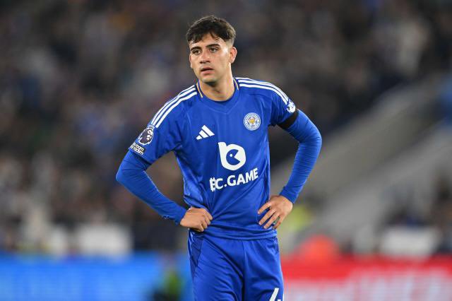 TheBrightonBase's tweet photo. 🚨| Facundo Buonanotte has been unhappy with his lack of game time at Leicester in recent weeks. 

Brighton have considered cancelling the forward’s season-long loan at the club. #BHAFC #LCFC

[via @TomCollomosse] https://t.co/vyhnG6SGyR