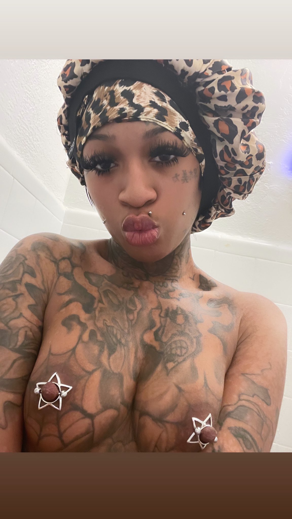 lil tittyyyy commiteeee https://t.co/w9HSagHdZN