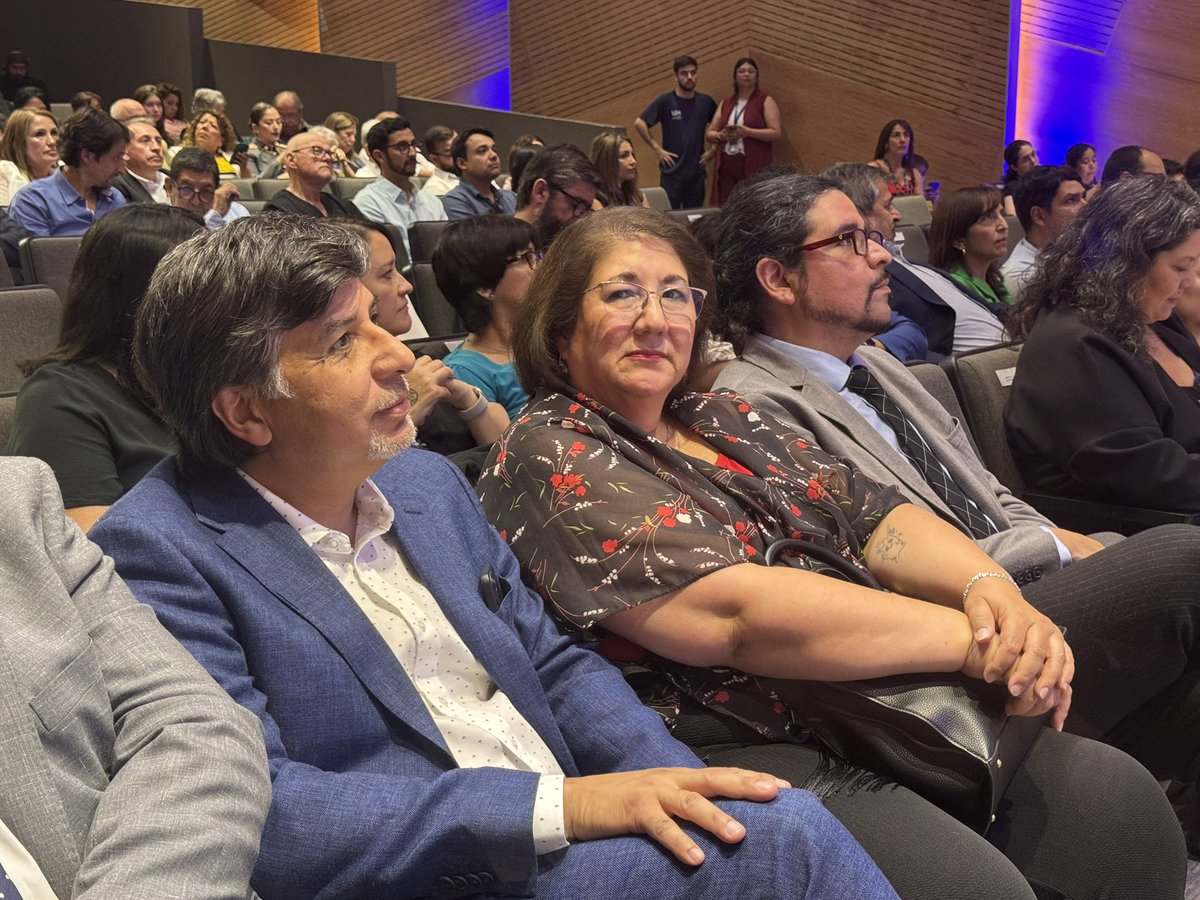ColmedOHiggins's tweet photo. A esta hora, participando de la ceremonia de graduación de los alumnos de medicina de @uohiggins  @salvati_cl @cdomenech77 @colmedchile https://t.co/aH6FfEehq2