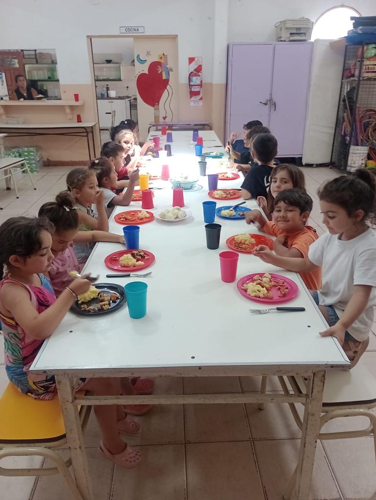 Leot14's tweet photo. ➡️En📍#Pinamar, recorrimos las  Escuelas Abiertas en Verano ☀️🌊
➡️L@s Niñ@s, continúan disfrutando de un Estado Provincial Presente que garantiza Derechos. 
➡️En PBA💙 la Educación Pública es Prioridad.🏖🏊🏽‍♀️
👉🏻#BuenoBonitoYBonaerense❤️.
@Kicillofok @AlbertoSileoni @pablourquizaok https://t.co/gvVN8dli2U