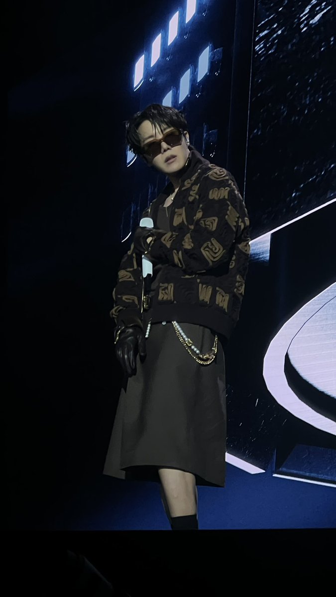 kimgayism's tweet image. all the clips I could find of j-hope Le Gala des Pieces Jaunes.

—a thread.