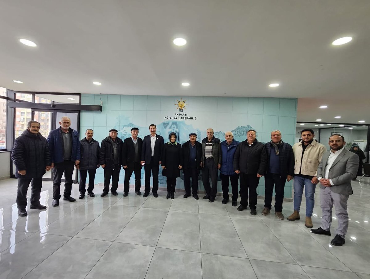 ceydaerenler's tweet photo. 📍AK Parti Kütahya İl Başkanlığı

Dumlupınar İlce Başkanı Mehmet Işık, yönetim kurulu üyeleri ve belediye meclis üyelerine hayırlı olsun ziyaretleri için teşekkür ederim. https://t.co/n6GQrSTutz