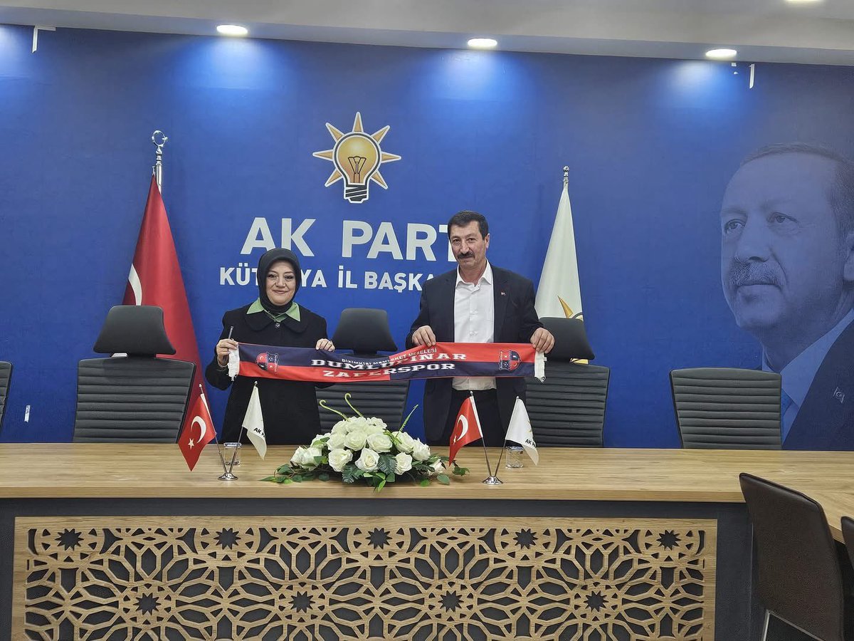 ceydaerenler's tweet photo. 📍AK Parti Kütahya İl Başkanlığı

Dumlupınar İlce Başkanı Mehmet Işık, yönetim kurulu üyeleri ve belediye meclis üyelerine hayırlı olsun ziyaretleri için teşekkür ederim. https://t.co/n6GQrSTutz