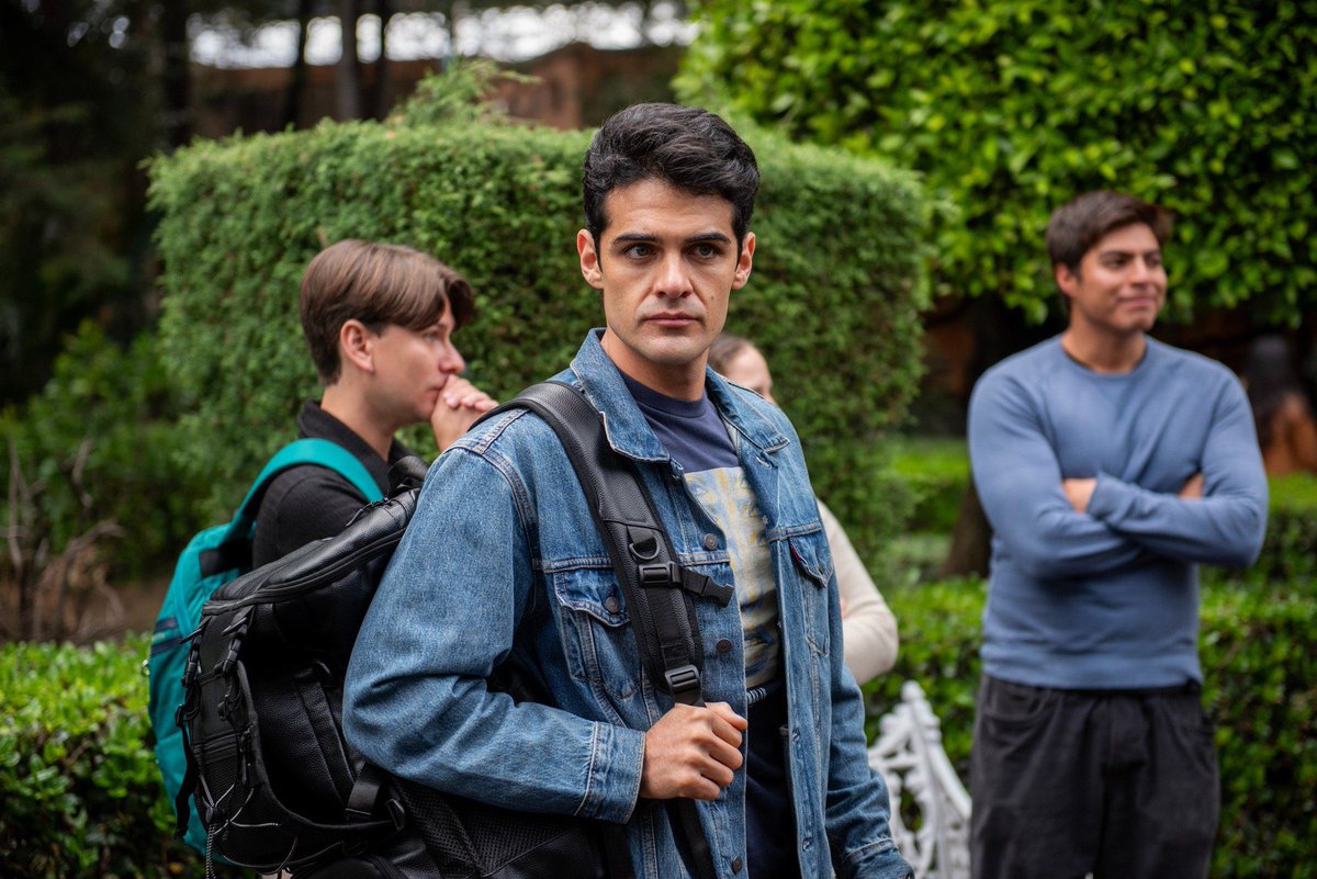 FelixAndresC's tweet image. Ustedes le creen que tengan la misma edad y van al mismo salón? 😂 Edward Castillo parece más el profesor #JuegosdeAmoryPoder