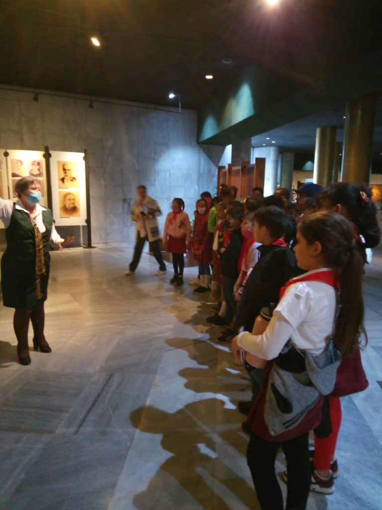JORNADA "PARA UN AMIGO SINCERO" dedicada al 172 aniversario del natalicio de José Martí, y al 130 de su caída en combate.
Cine debate "El ojo del canario" #MemorialJoseMarti
#jornadamartianaparaunamigosincero
#martianosdecorazon
#CubaVencera
#DeCaraAlSol