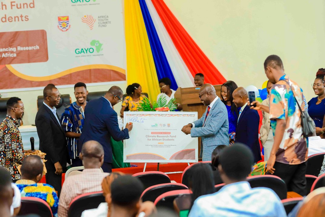 🌍💡 Exciting News! We launched the Climate Research Fund for African Students to empower young Africans to lead #climate solutions by supporting research to address environmental challenges.

Read more: greenafricayouth.com/2025/01/23/pre…

#ClimateResearch #YouthEmpowerment #AfricaLeads